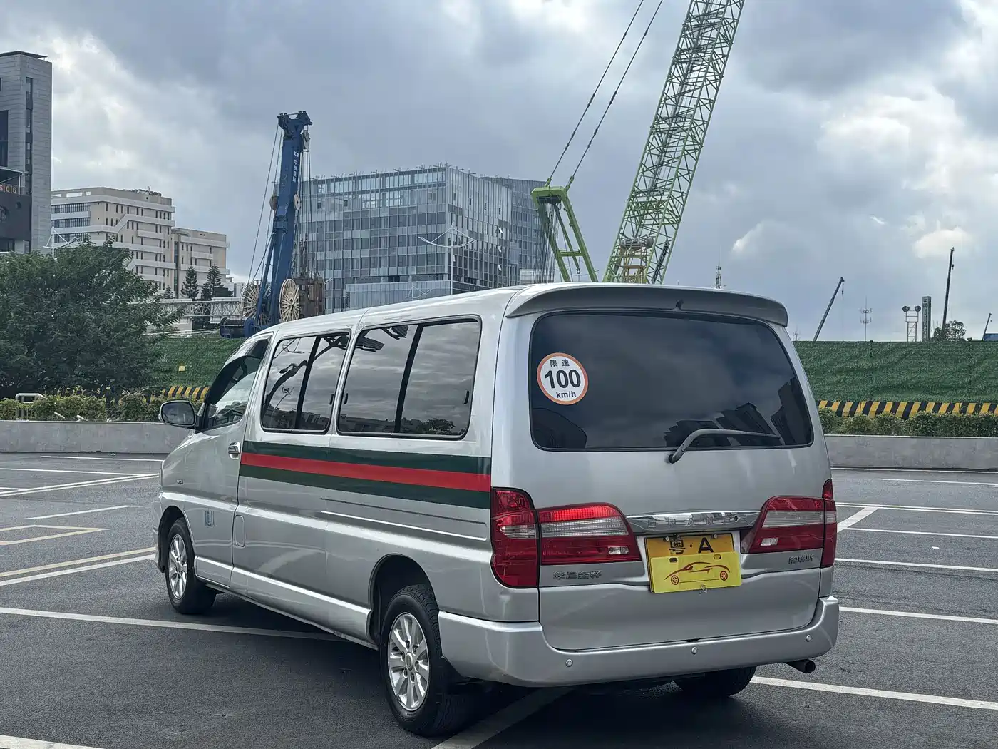 Jinbei Grace 2010 2010 2.7L-3rd Gen Imperial Luxury Long Wheelbase 11-seater 2TR
