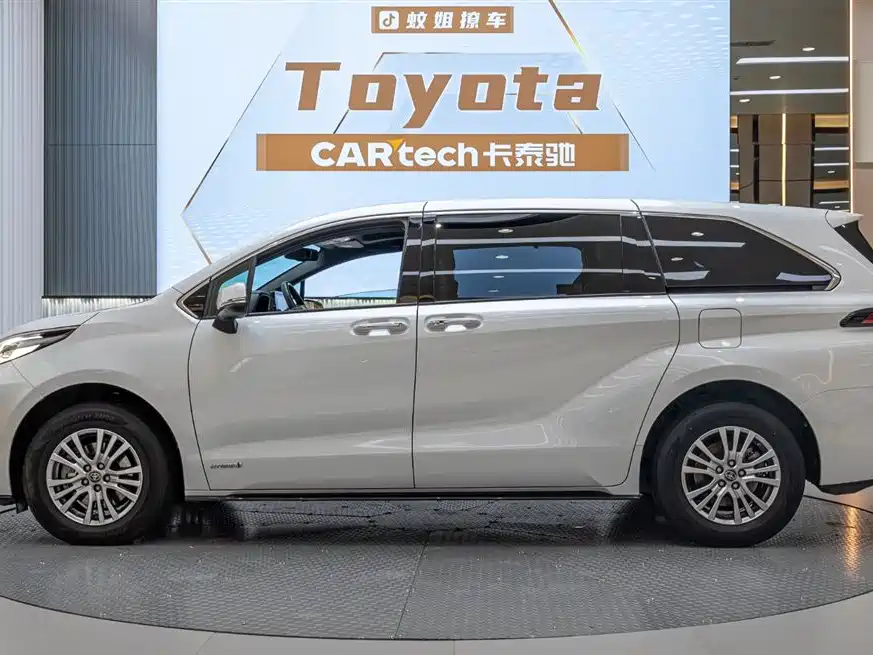 Toyota Sienna 2021 2.5L Hybrid Luxury Edition фото 3