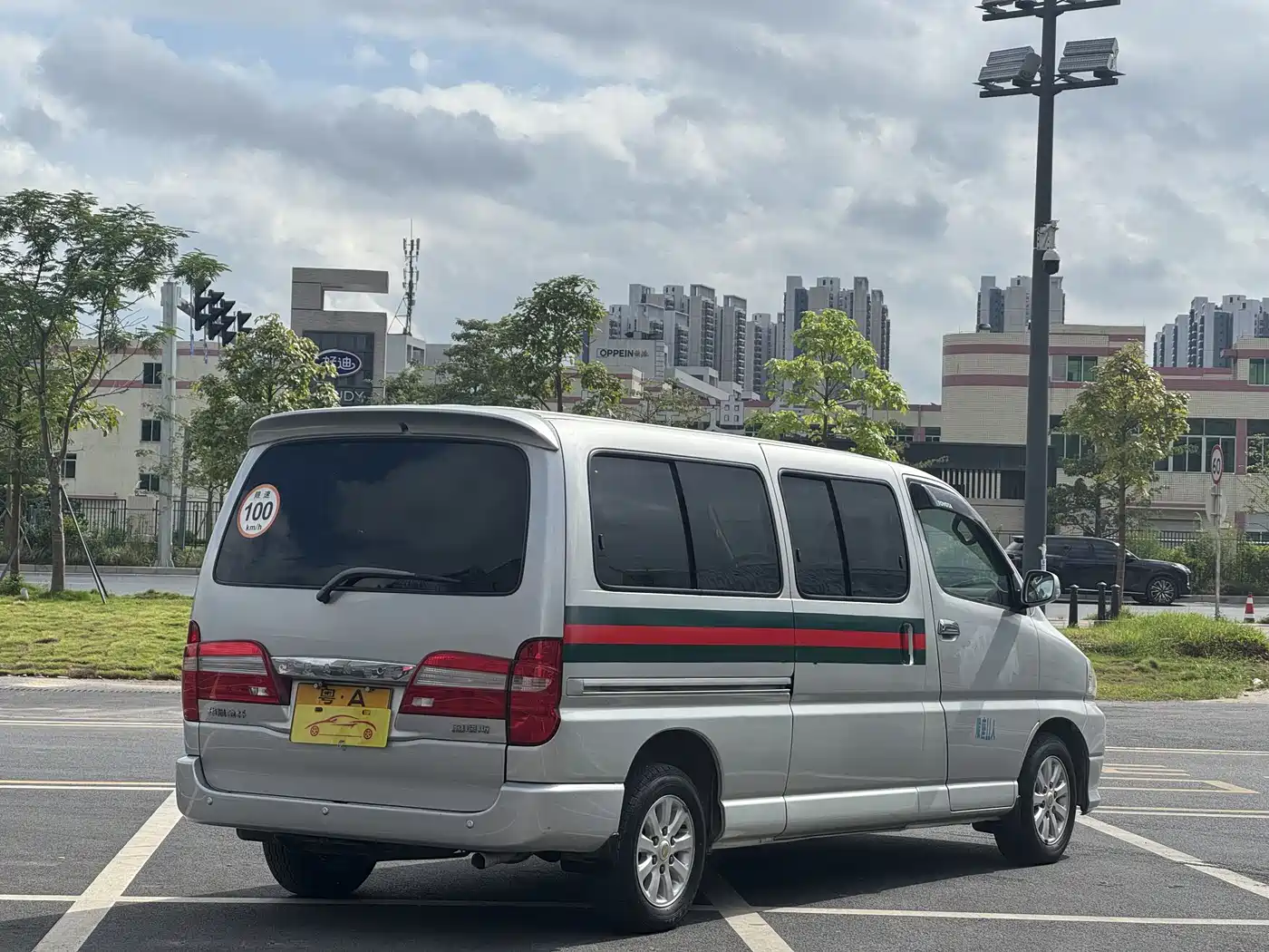 Jinbei Grace 2010 2010 2.7L-3rd Gen Imperial Luxury Long Wheelbase 11-seater 2TR