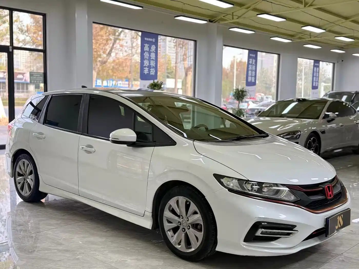 Honda Jade 2018 2017 1.8L Automatic Comfort Edition 5-seater