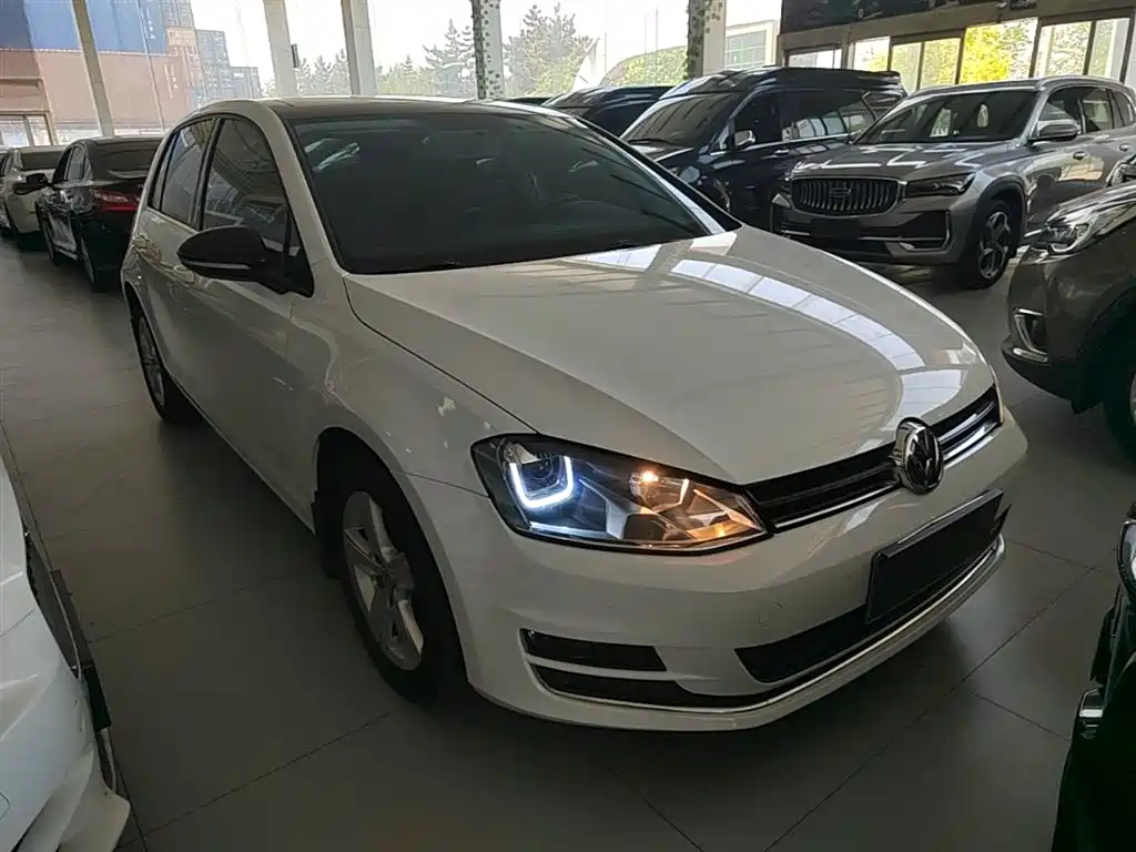 Volkswagen Golf 2017 1.6L Auto Comfort Millionth Edition фото 4