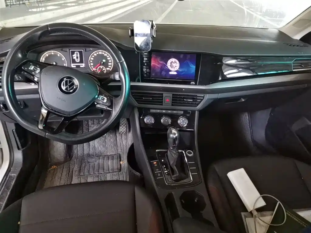VOLKSWAGEN BORA