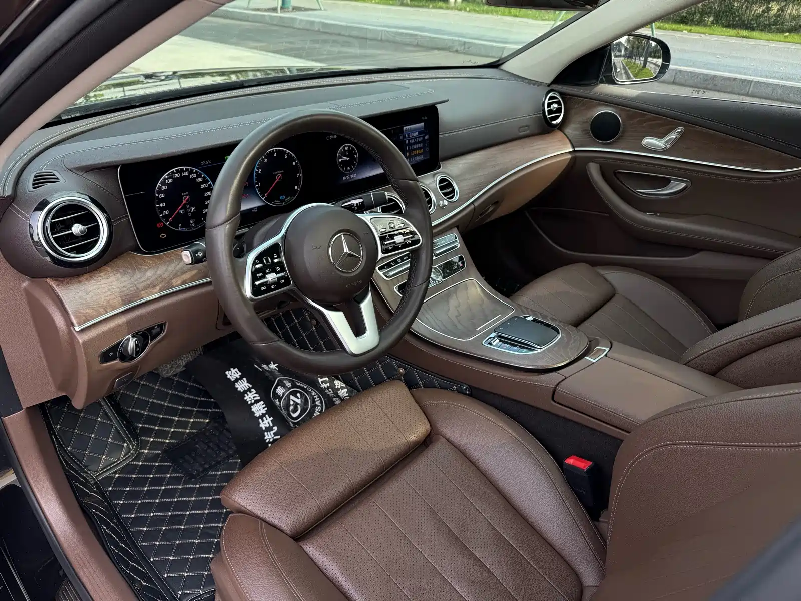 Фото 3 - Mercedes-Benz E-Class