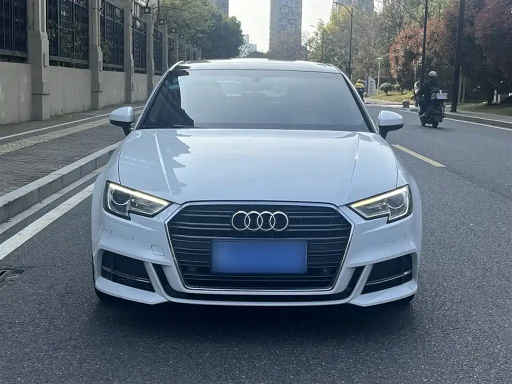 Audi A3 2018 30th Anniversary Limousine 35 TFSI Fashion фото 3