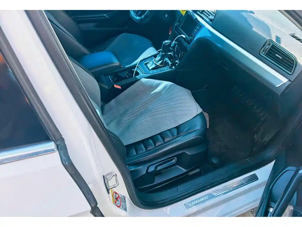 Photo 12 - Volkswagen Lamando