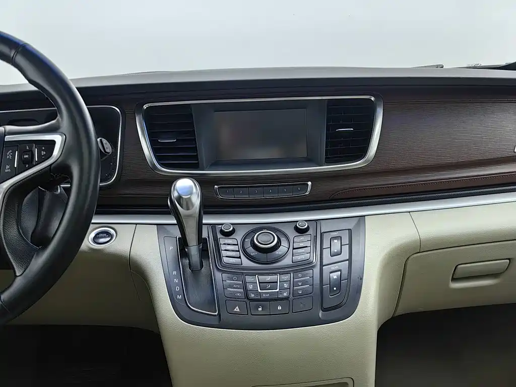 Photo 12 - Buick GL8