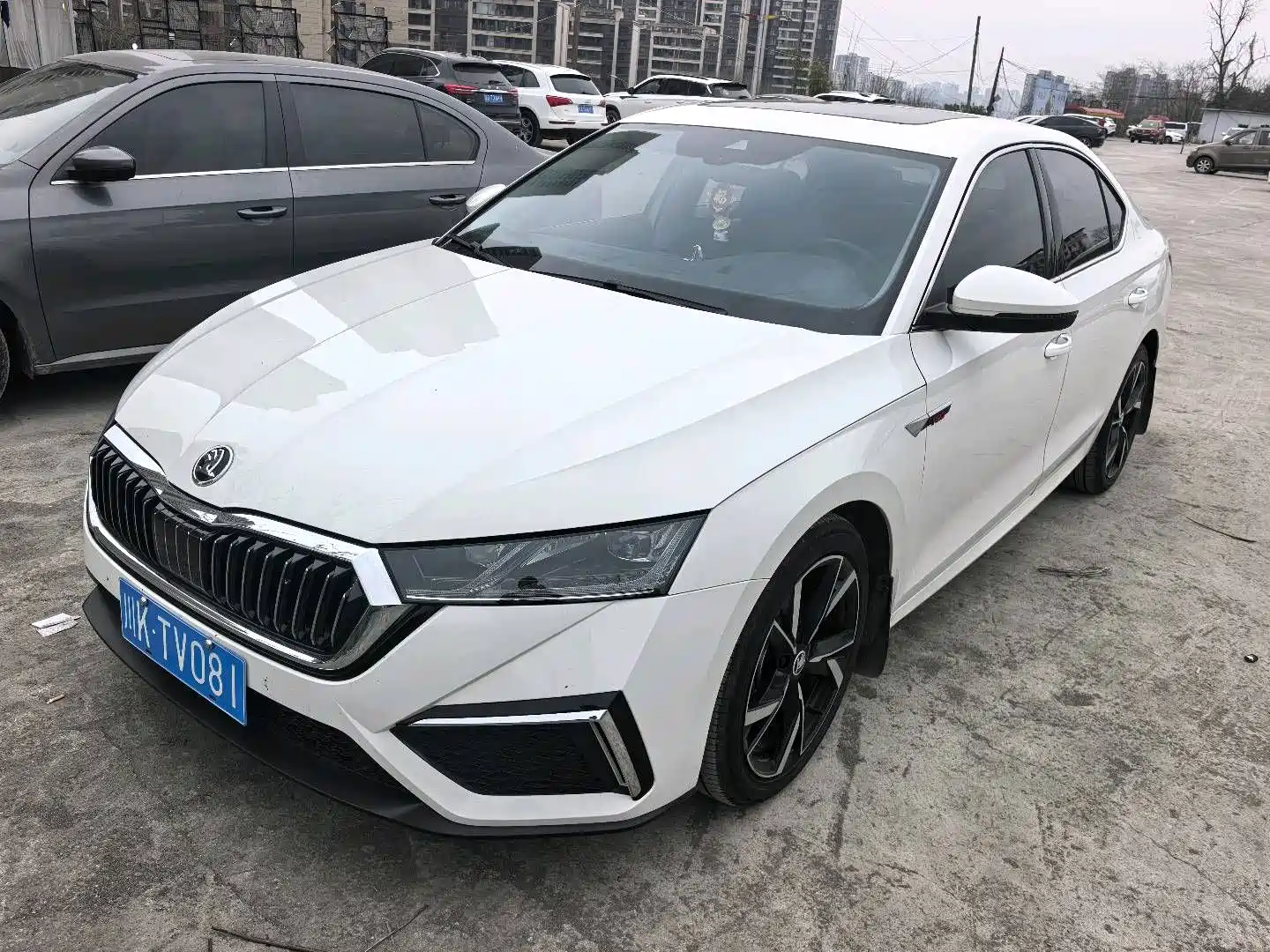 Photo 2 - Škoda Octavia