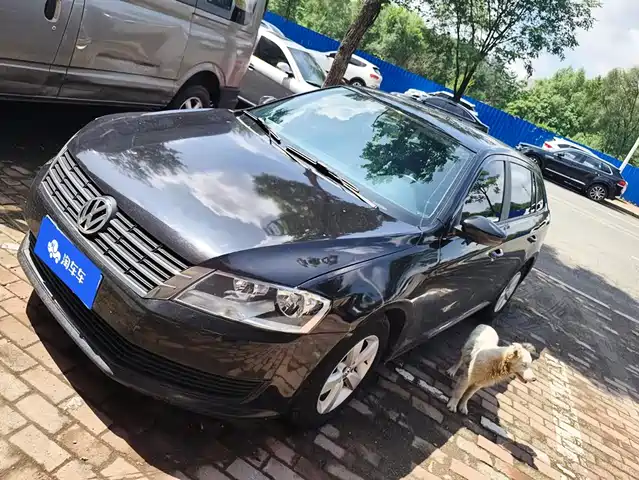  Volkswagen Lavida Tour 2013 1.6L Automatic Trend Style