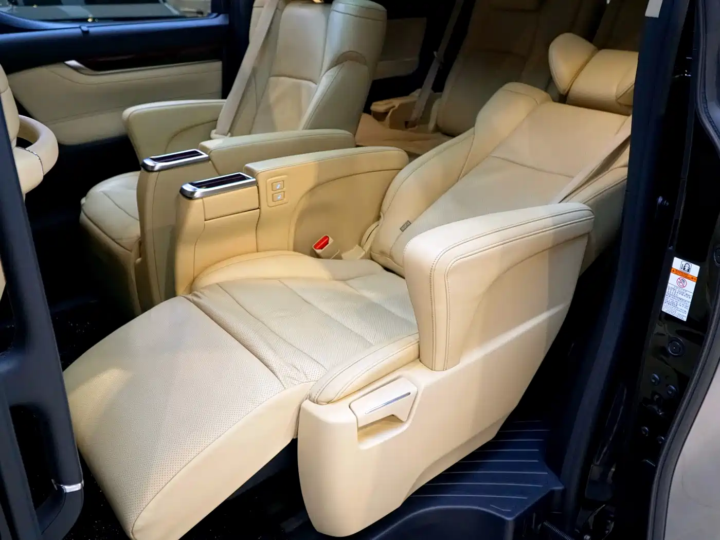 Toyota Alphard 2015 3.5L Luxury Edition фото 10