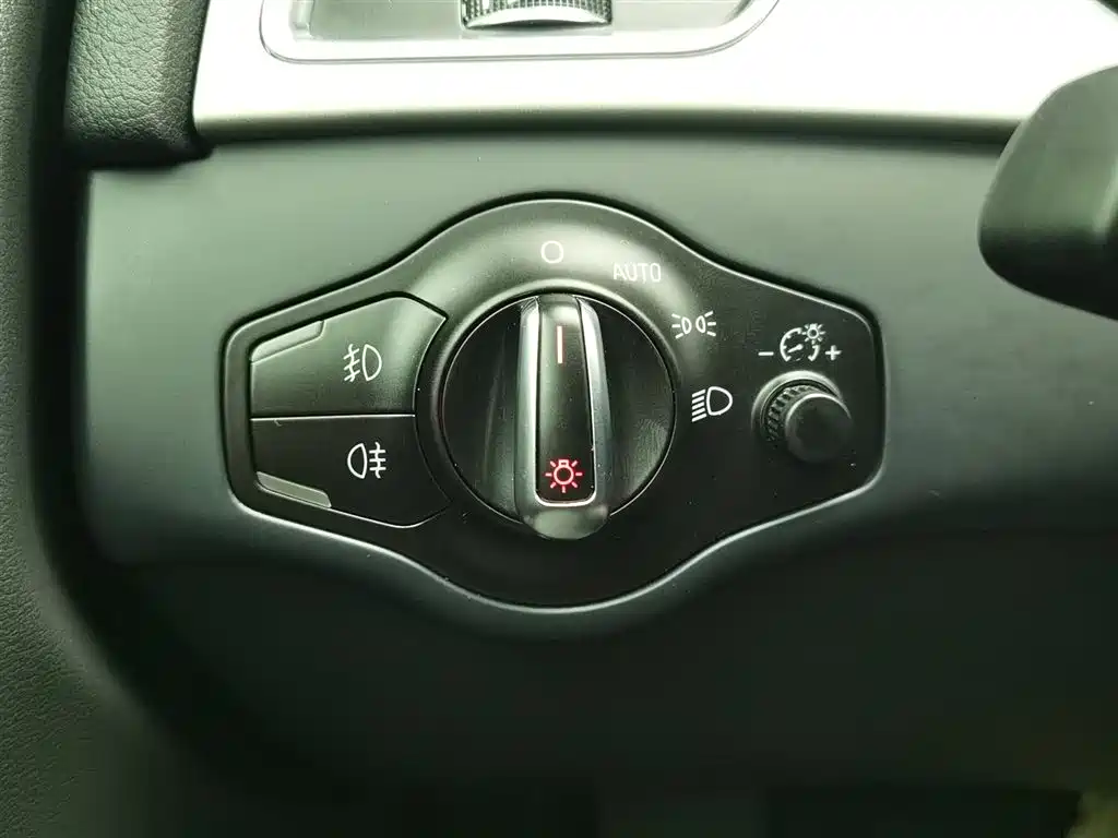 Audi A4L 2016 30 TFSI Collector's Edition Automatic Comfort фото 21