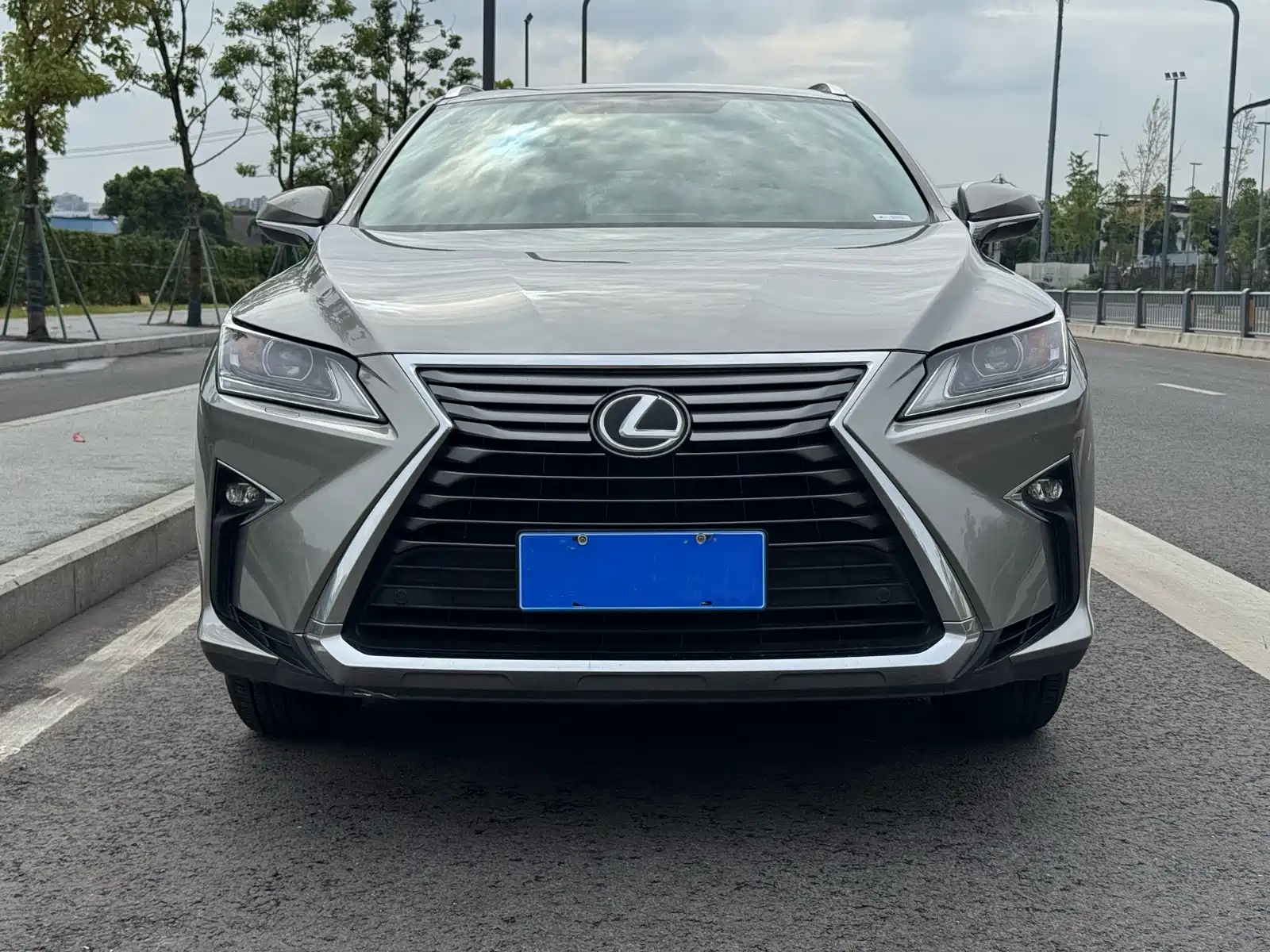 Photo 2 - Lexus RX