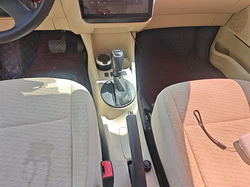 Škoda Fabia 2014 1.4L Automatic Crystal Edition фото 14