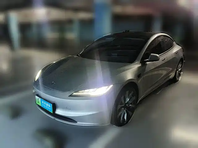 Tesla Model 3 2024