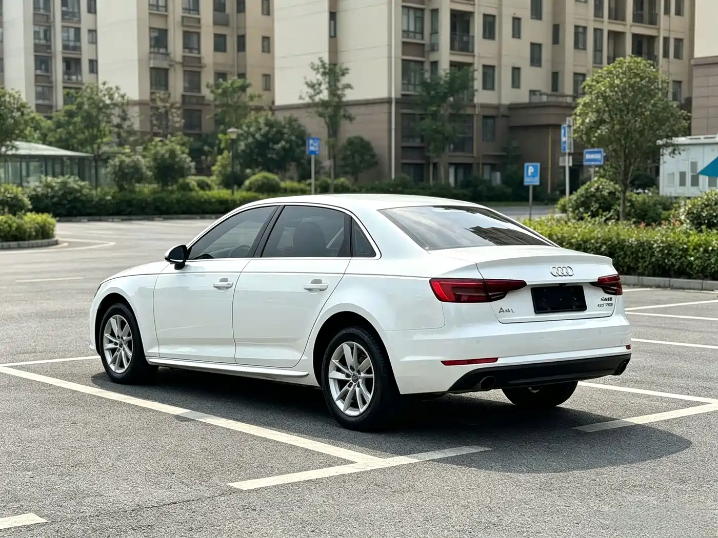Фото 4 - Audi A4L