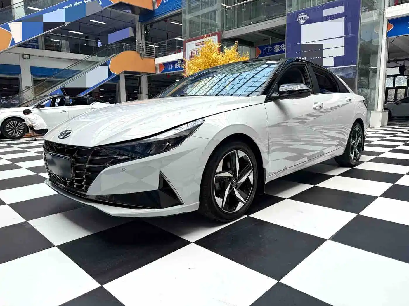 Hyundai Elantra 2022 1.5L CVT LUX Premium Edition