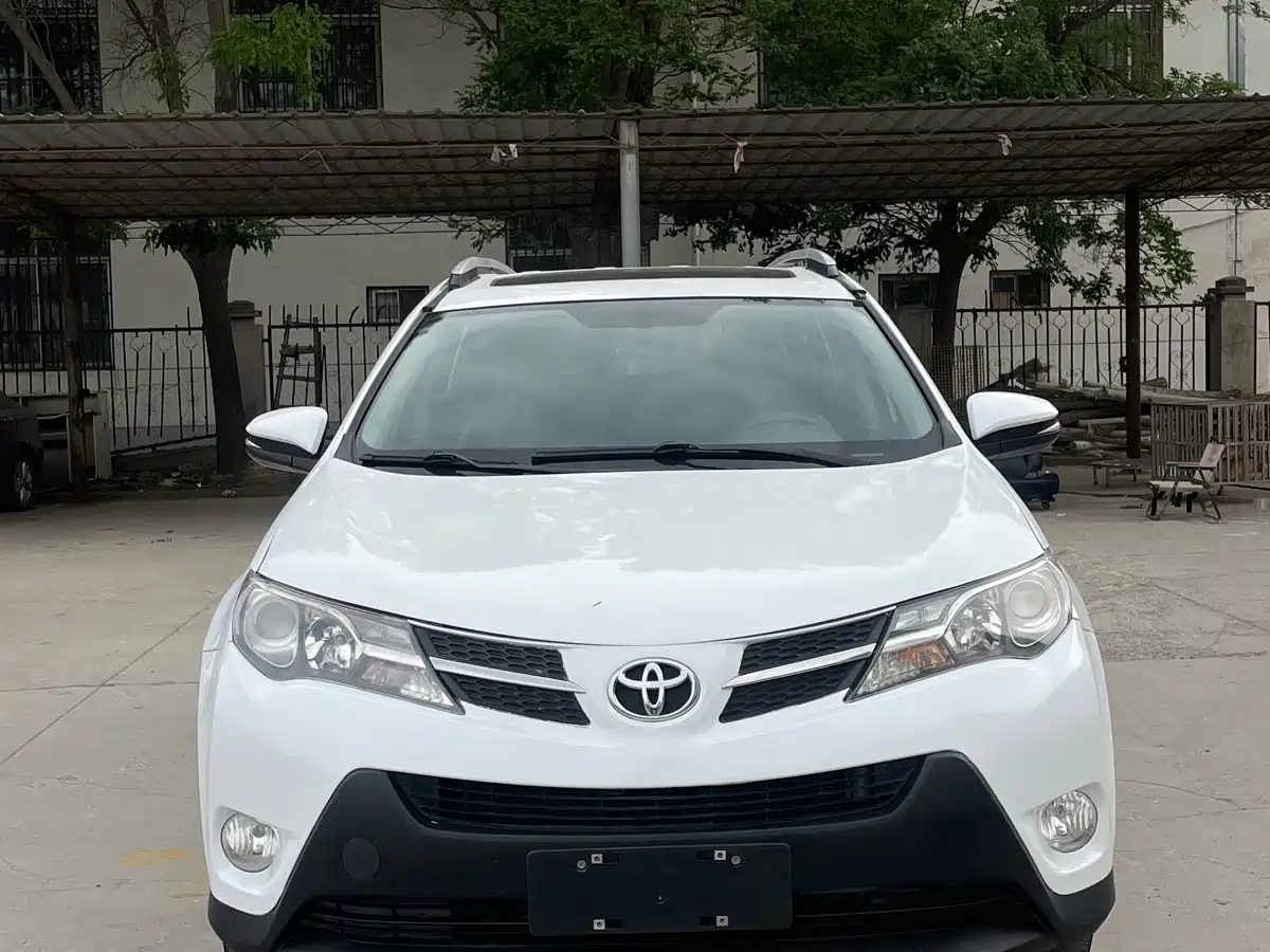 Toyota RAV4 Rongfang 2015 2.0L CVT 4WD Pioneer Edition фото 2