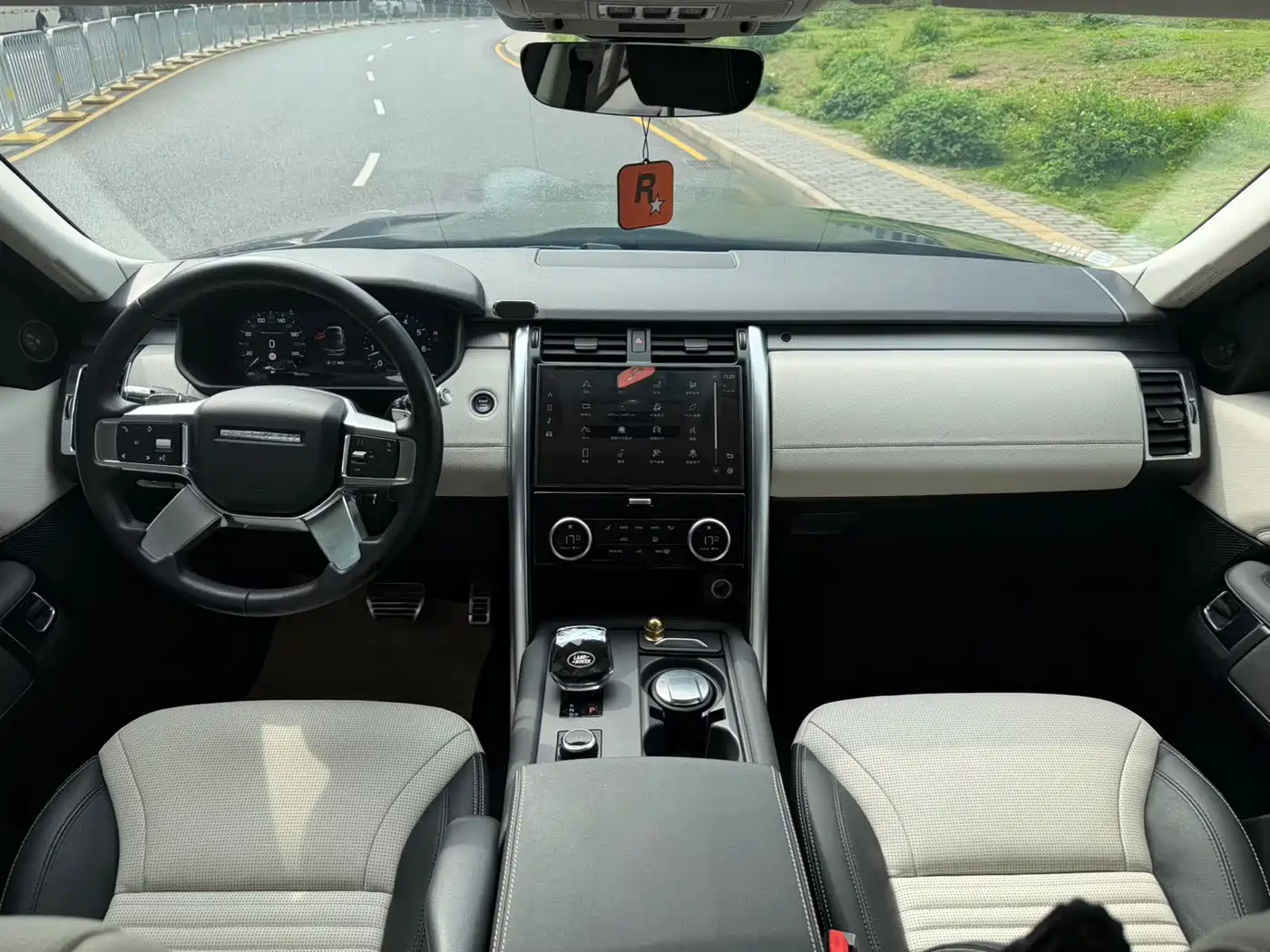 Land Rover Discovery 2021 360PS R-Dynamic S фото 10