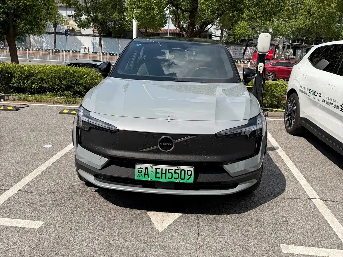 2025 Volvo EX30