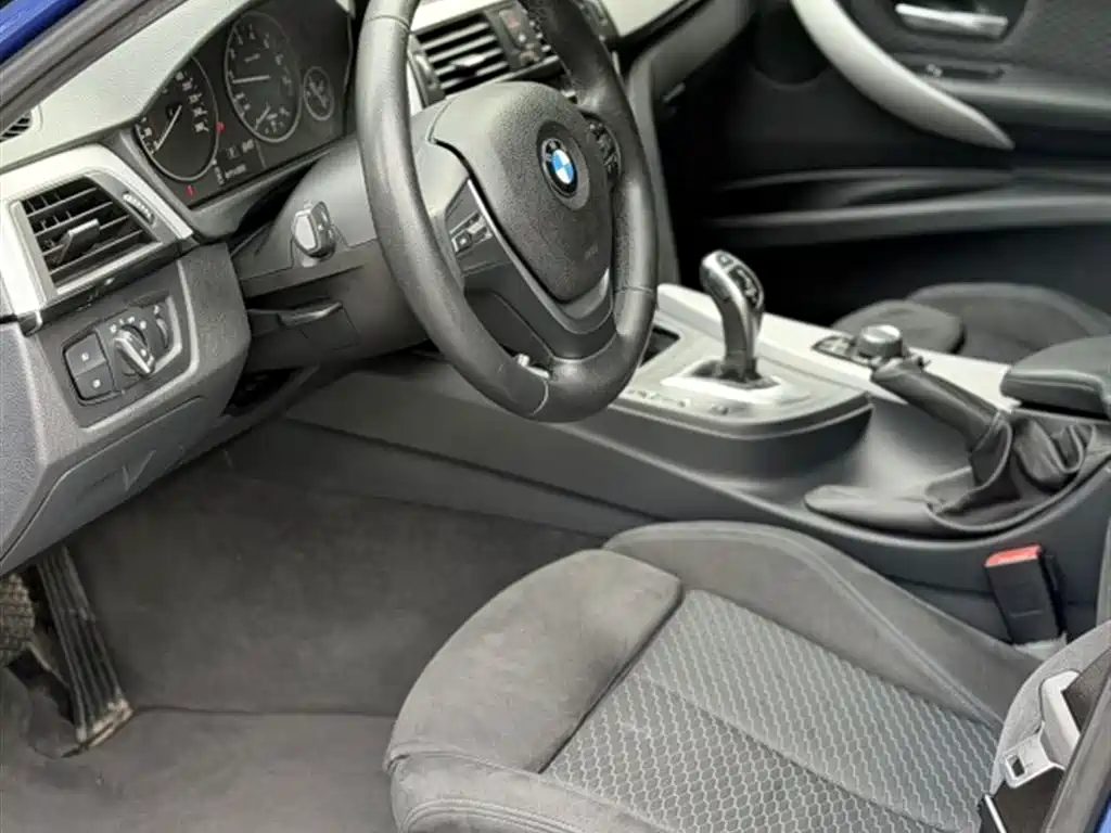 BMW 3 Series 2017 320i M Sport фото 4