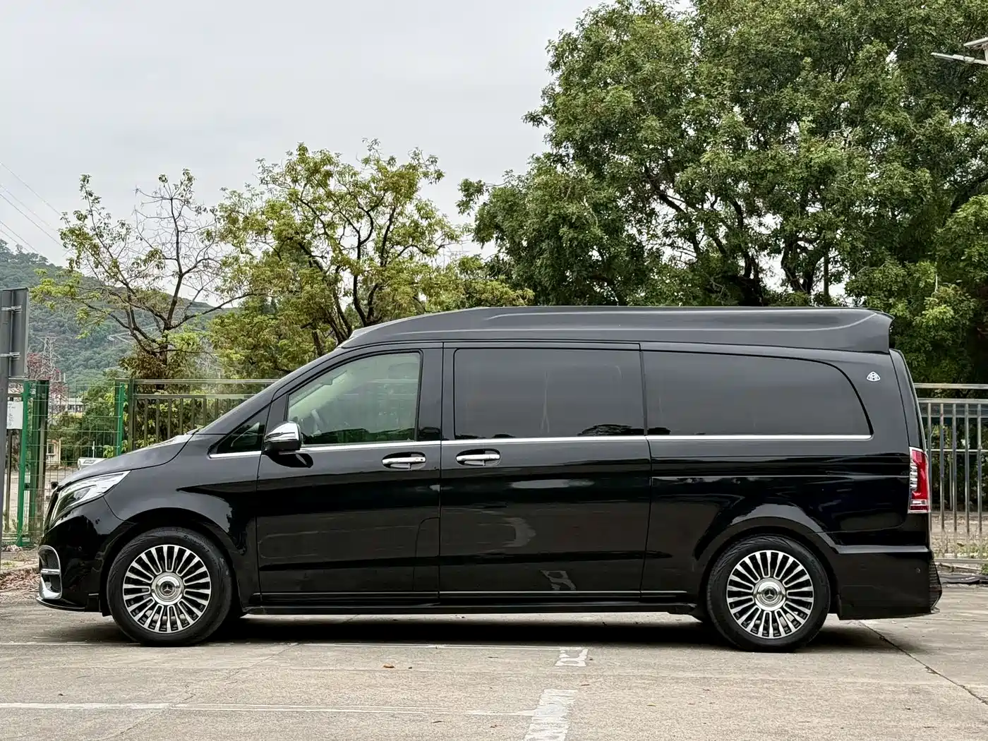 Mercedes-Benz V-Class 2018 V 260 L Premium Long Wheelbase Edition China VI фото 4