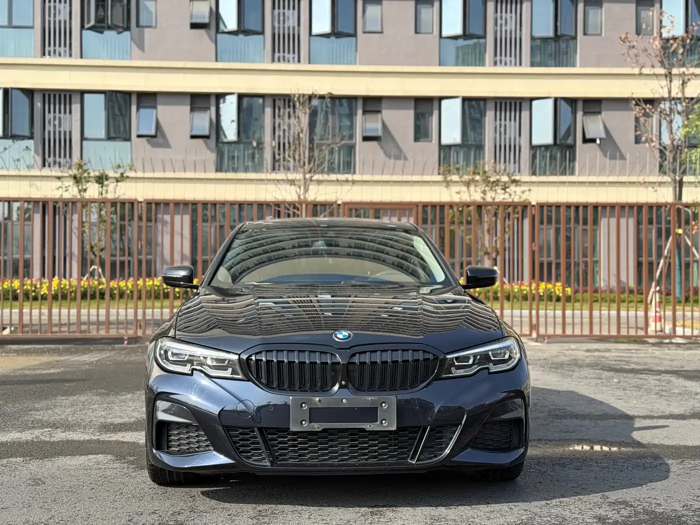 BMW 3 Series 2022 325Li M Sport Shadow Edition фото 2