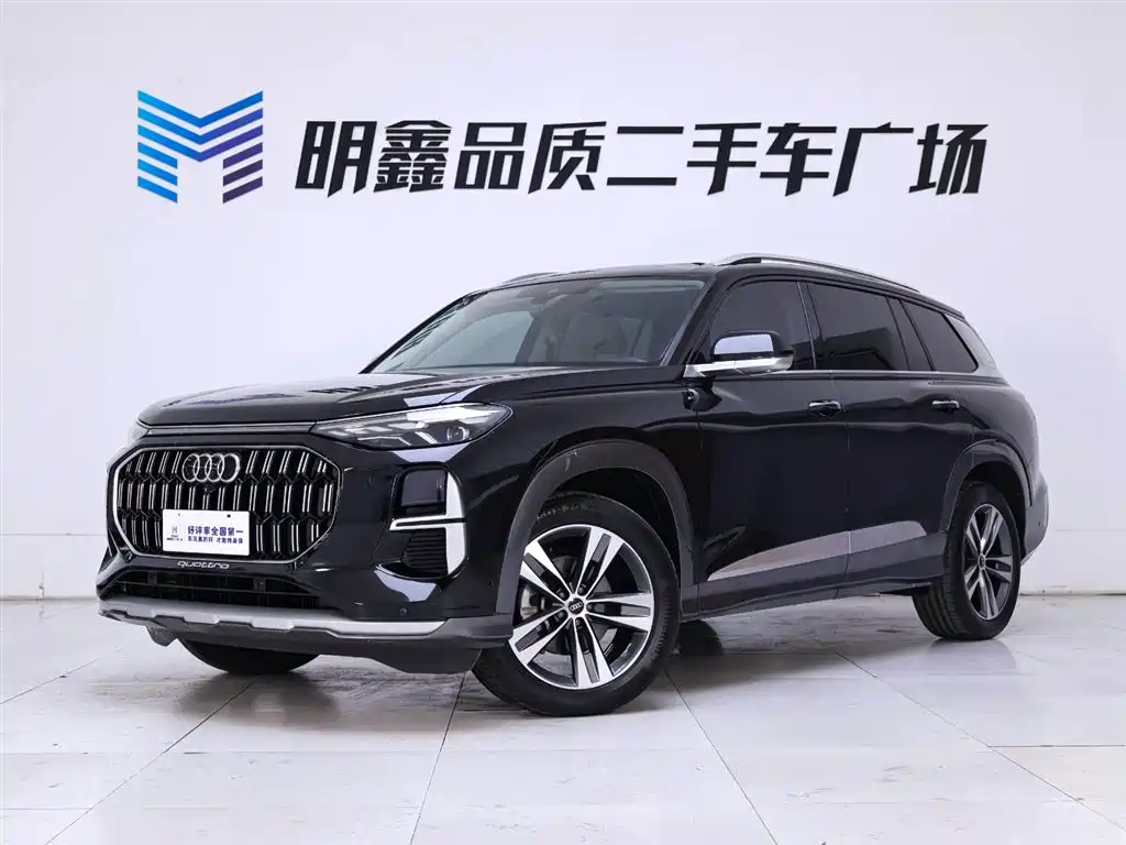 AUDI Q6