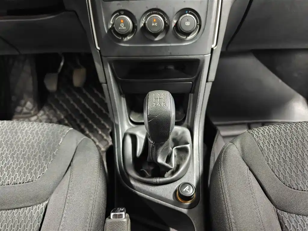 Peugeot 308 2014 Model Joy Edition Classic 1.6L Manual Superior Style фото 7