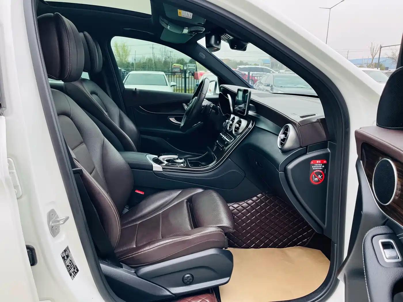 Mercedes-Benz GLC 2018 GLC 260 4MATIC Luxury фото 16