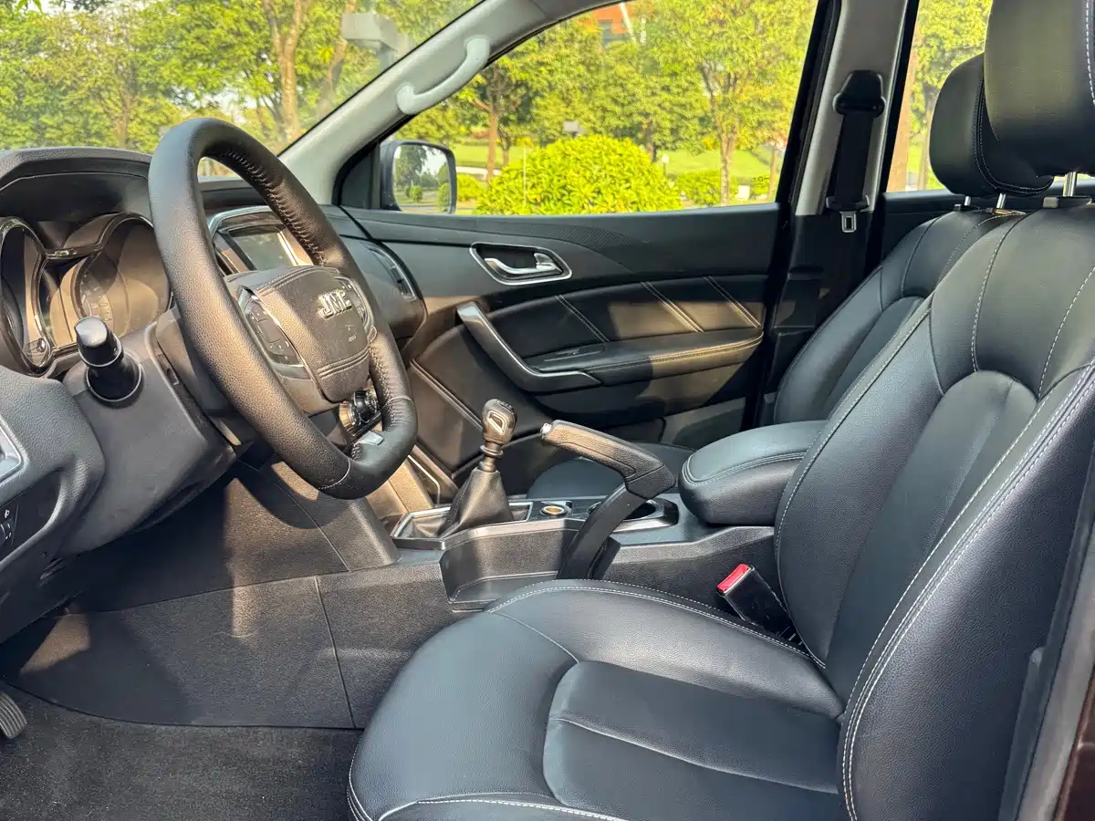 Jiangling Yuhu 7 2020 2020 Model 2.0T Diesel Manual 2WD Comfort Long Wheelbase China VI JX4D20A6L