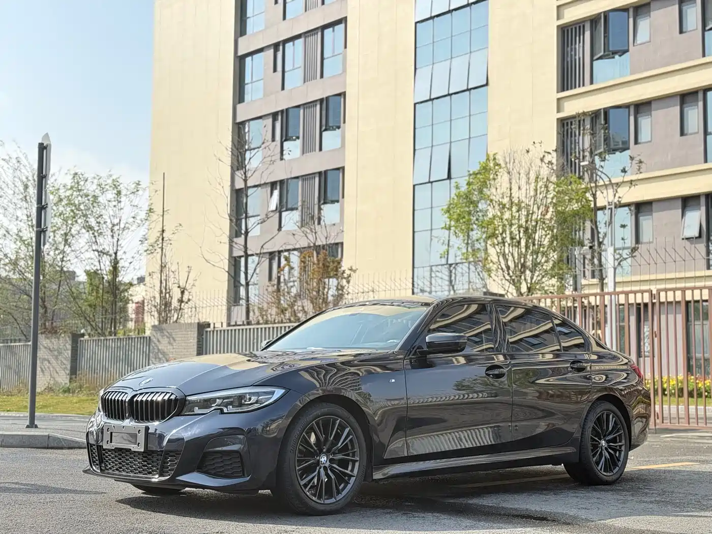 BMW 3 Series 2022 325Li M Sport Shadow Edition