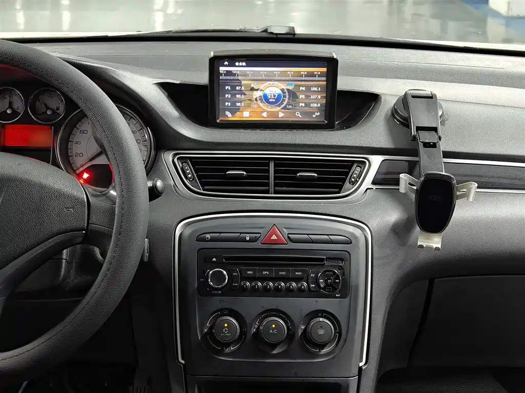 Peugeot 308 2014 Model Joy Edition Classic 1.6L Manual Superior Style фото 6