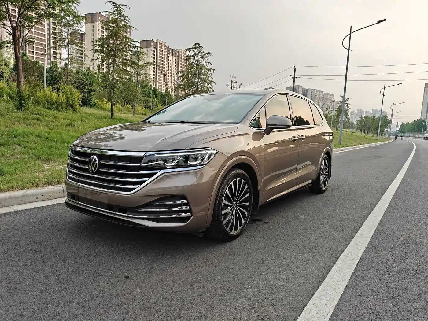 Volkswagen Viloran 2020 380TSI Premium