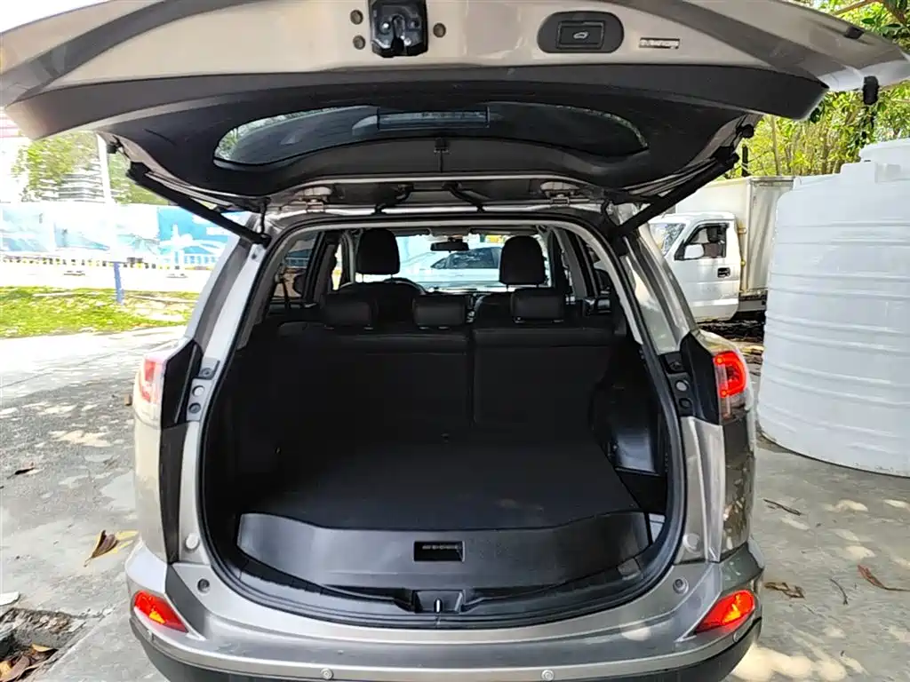 Toyota RAV4 Rongfang 2016 2.0L CVT 2WD Trend (China V) фото 19