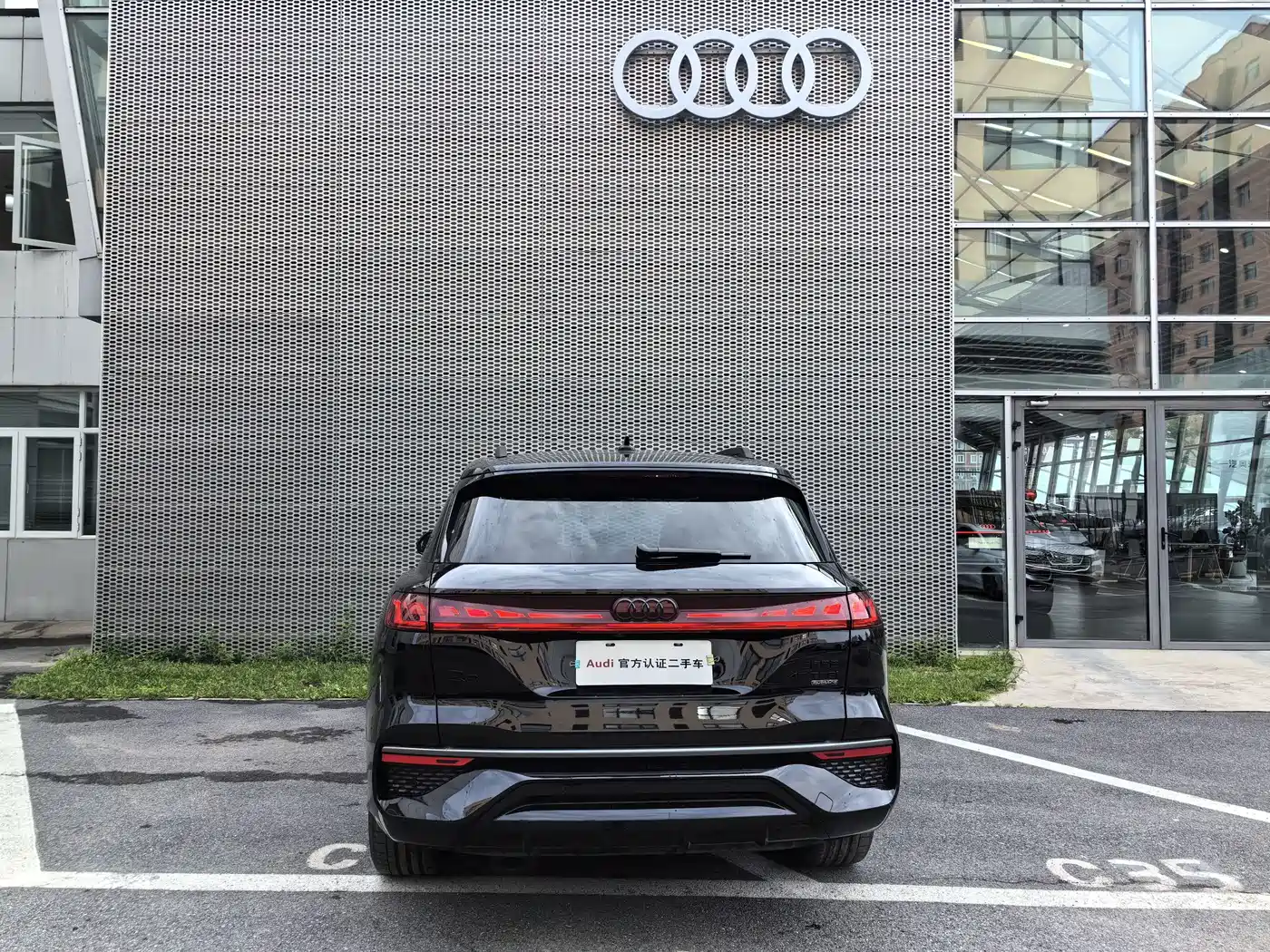 Audi Q6 2025 2024 45 TFSI quattro Black Warrior Edition 6-seater