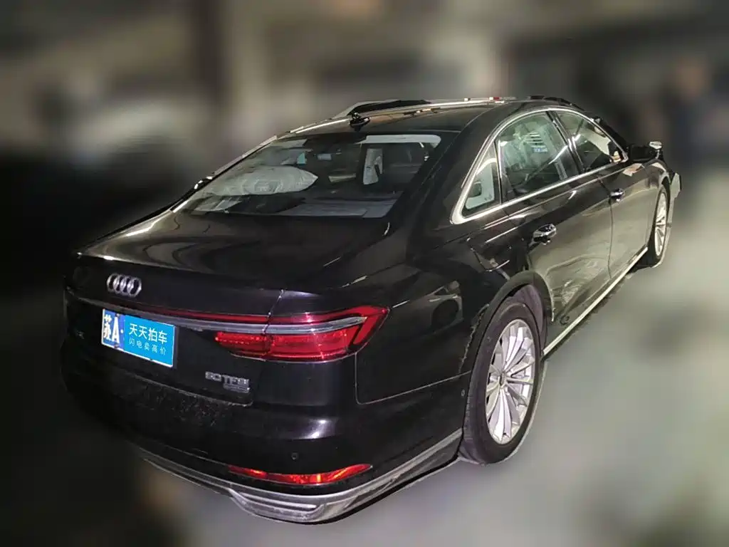 Фото 2 - Audi A8