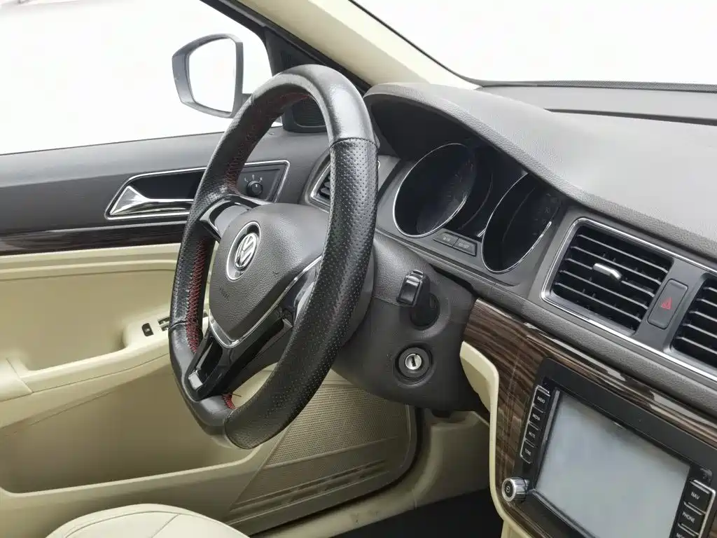 صورة 22 - Volkswagen Lavida