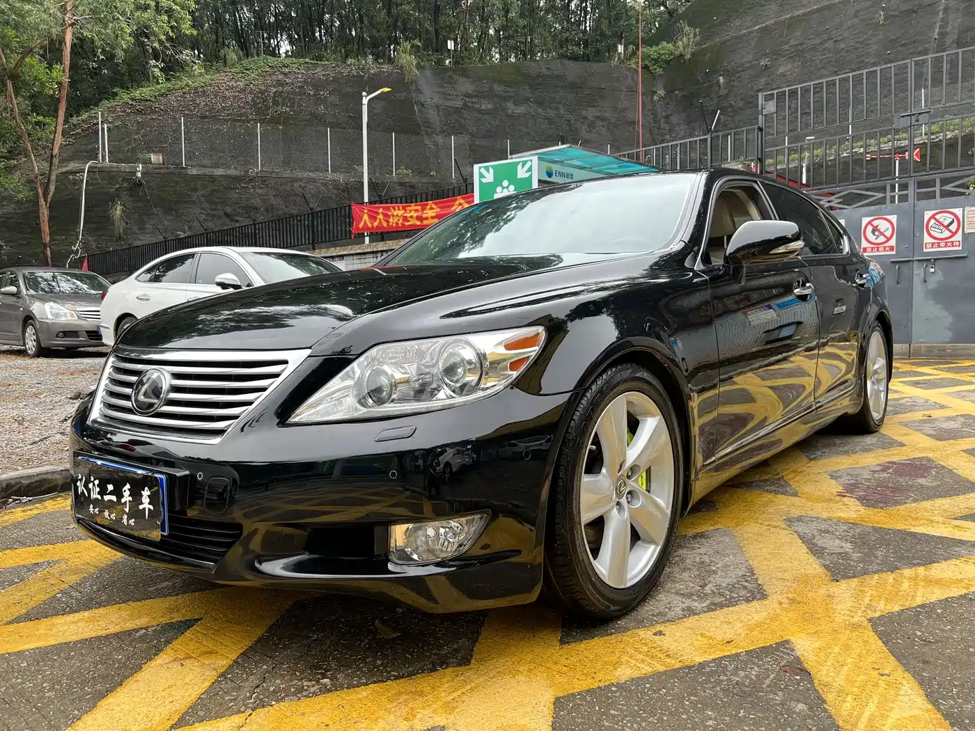 Фото 1 - Lexus LS