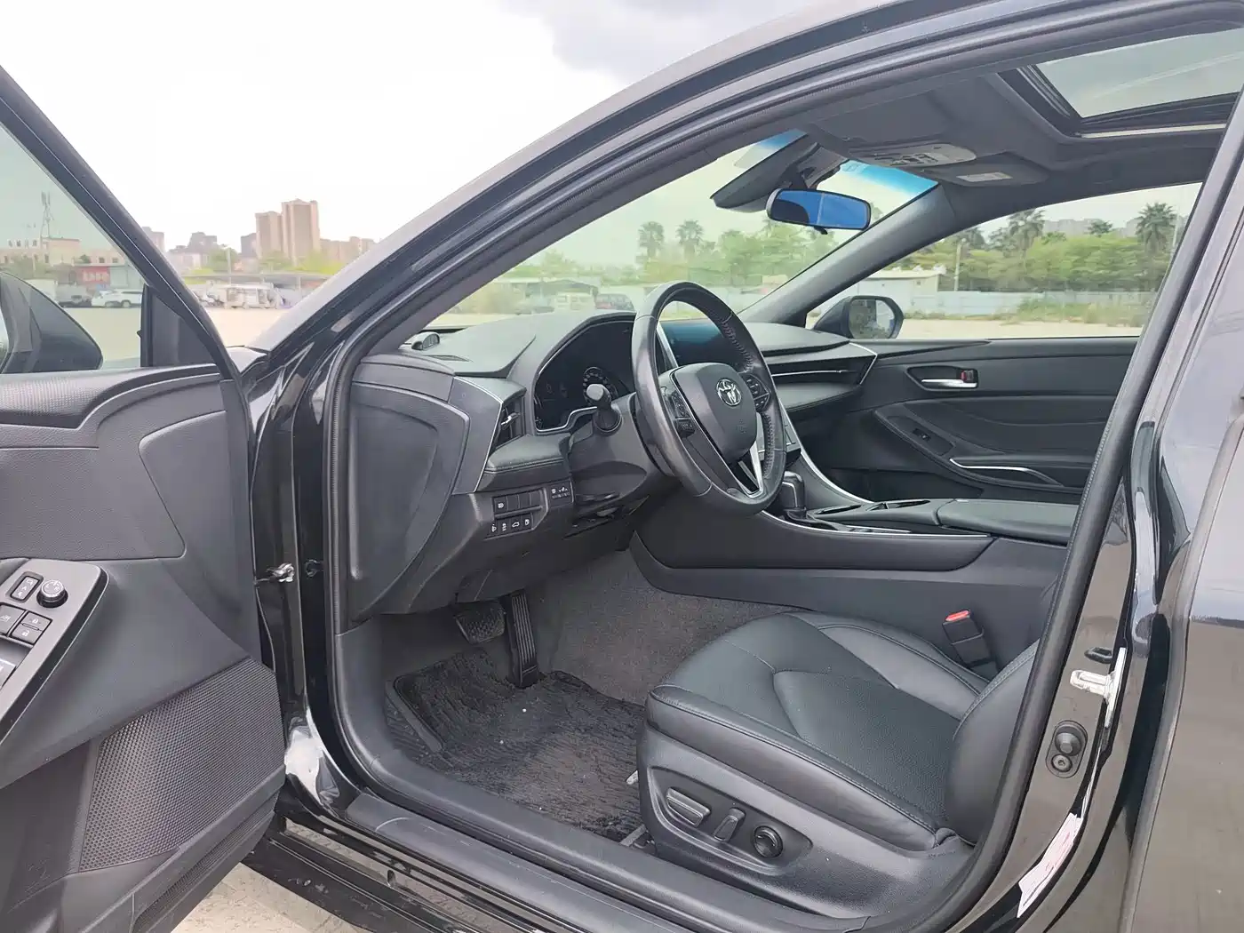 Toyota Avalon 2022 Hybrid 2.5L Luxury Edition фото 13