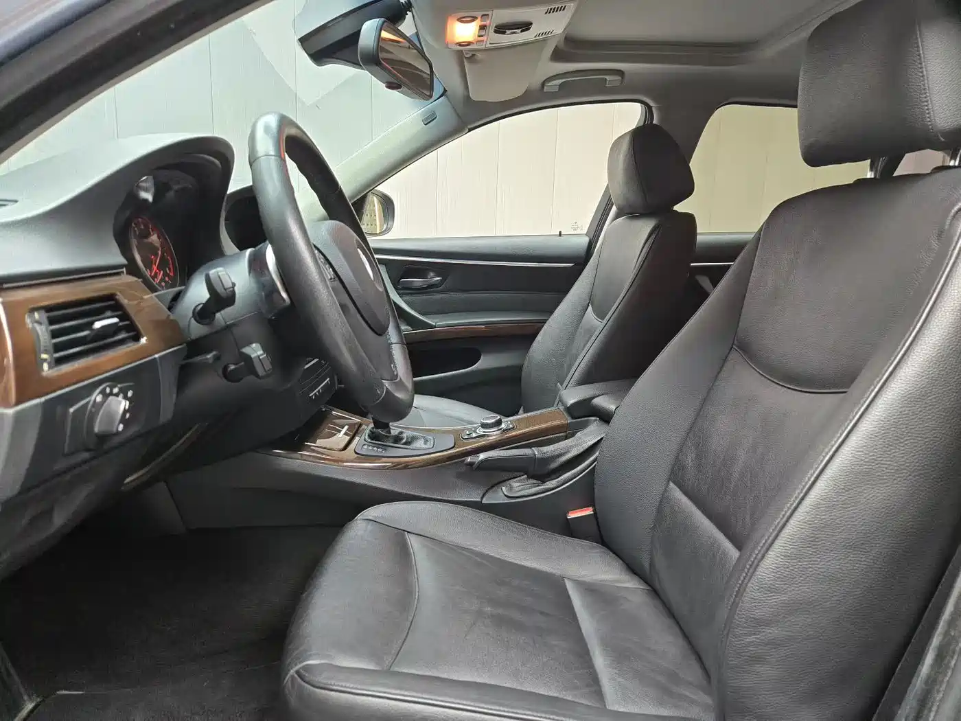 BMW 3 Series (Import) 2009 335i фото 6