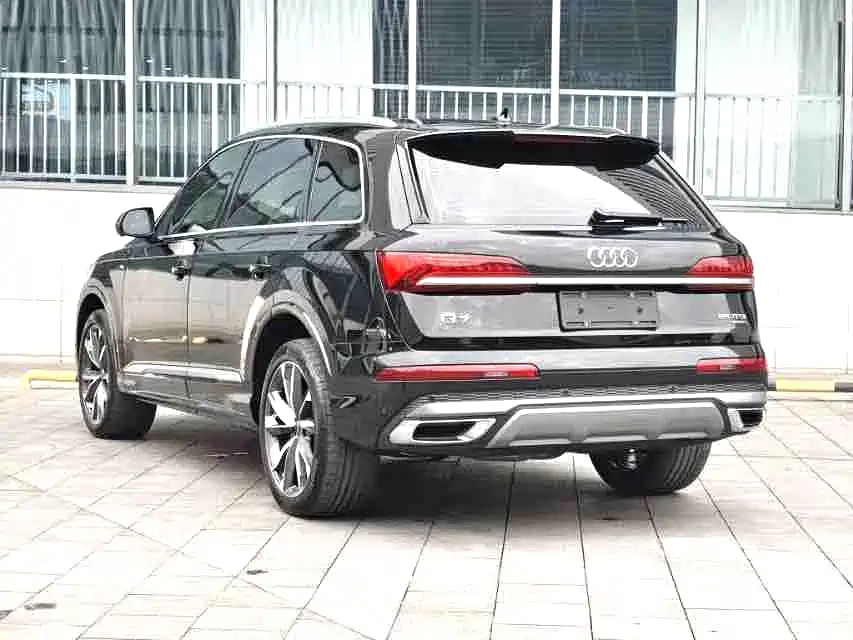 Фото 10 - Audi Q7