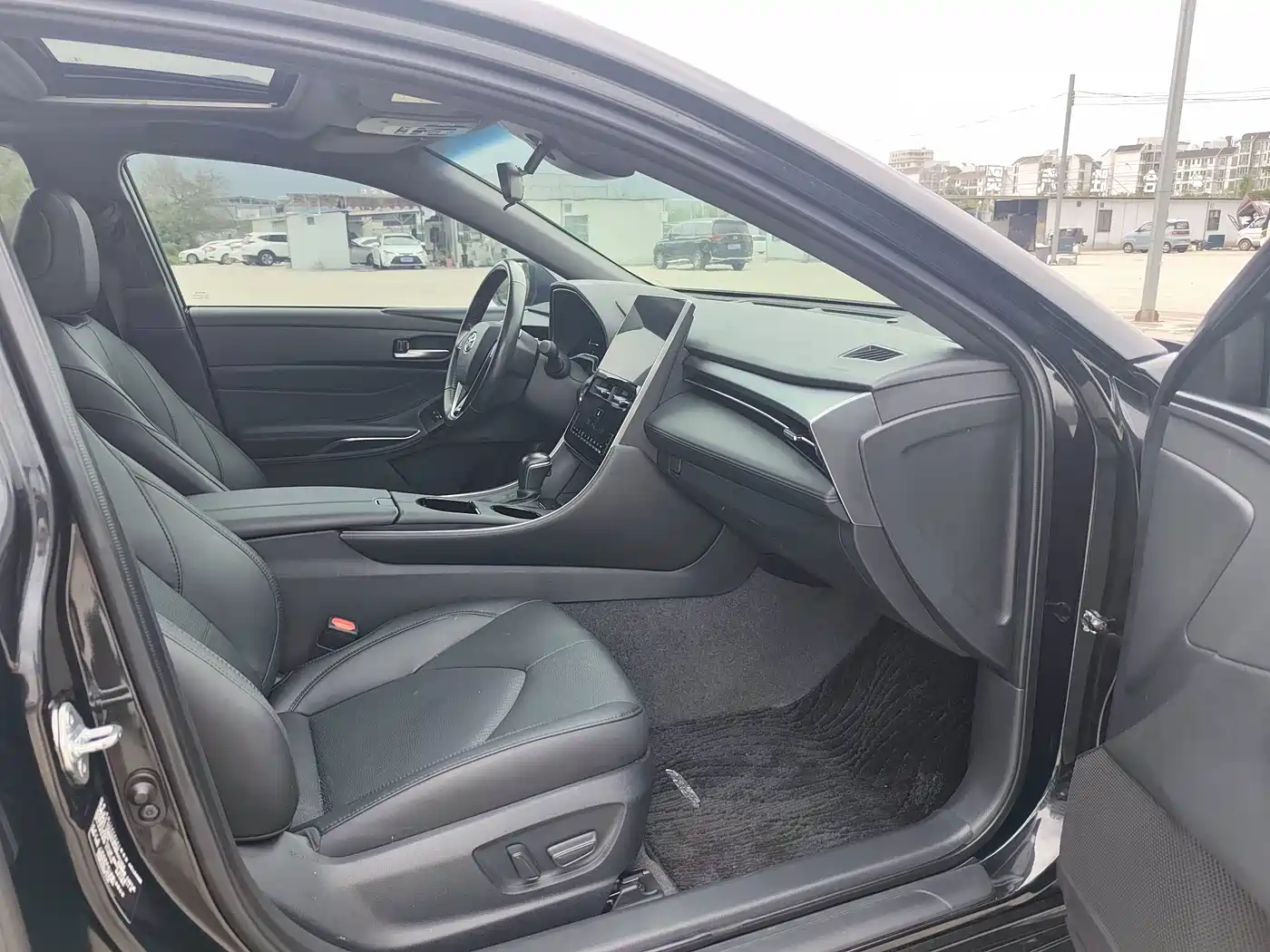 Toyota Avalon 2022 Hybrid 2.5L Luxury Edition фото 17