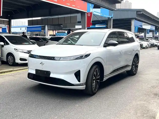Dongfeng Yipai eπ008 2025