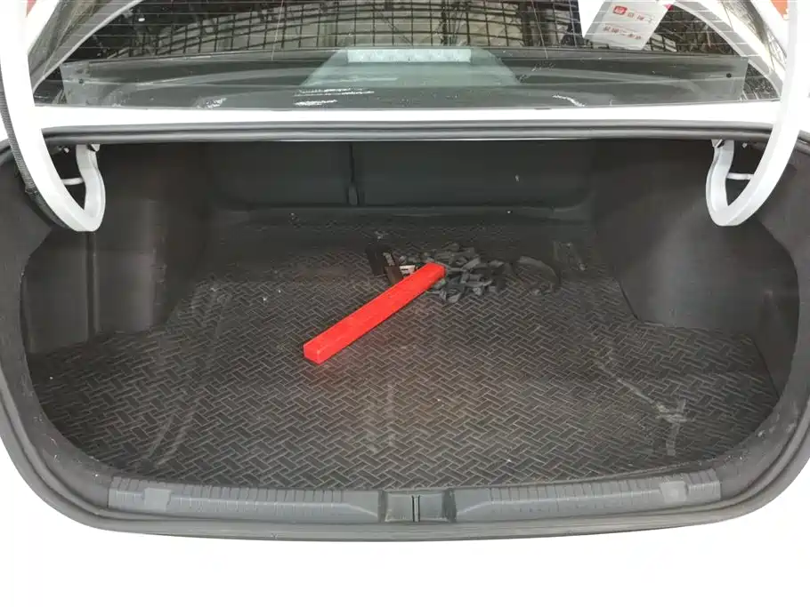 Volkswagen Lavida 2023 1.5L Automatic Starlight 5 Million Edition фото 4