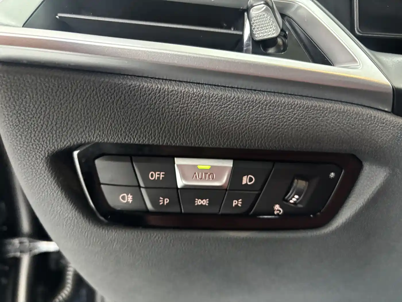 BMW 3 Series 2025 325Li M Sport Package фото 15