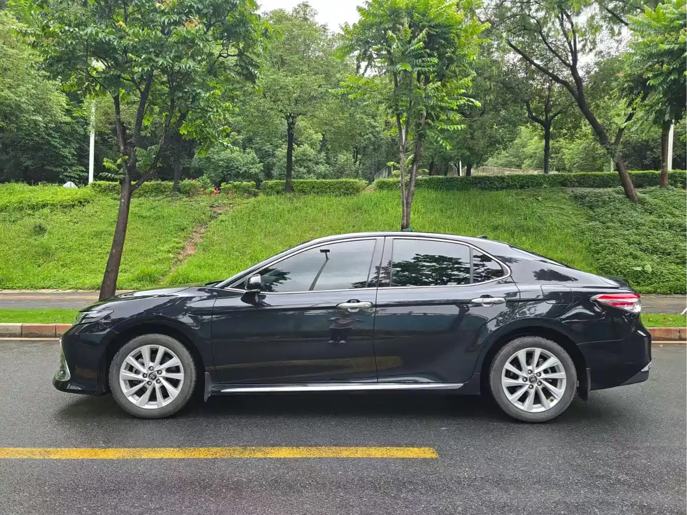 TOYOTA CAMRY
