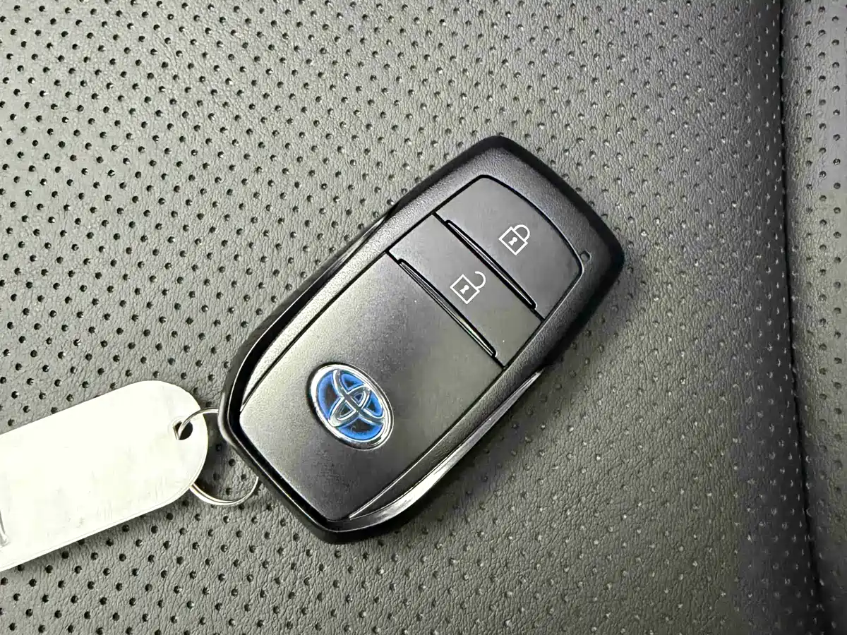 Toyota Frontlander 2023 2.0L Smart Hybrid Dual Engine Luxury Edition фото 18