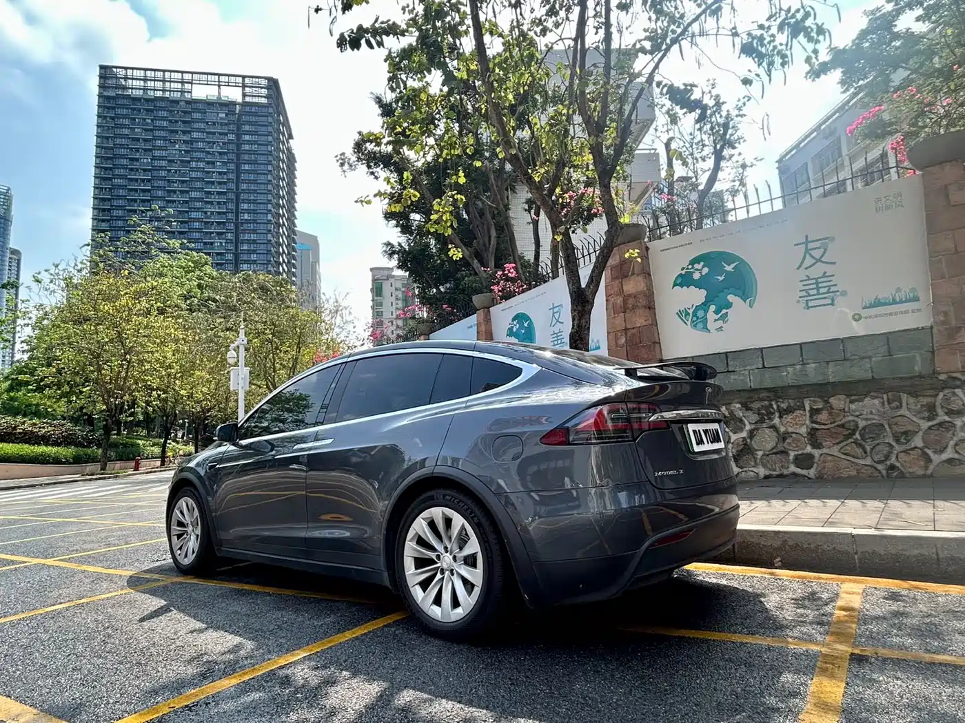TESLA MODEL X