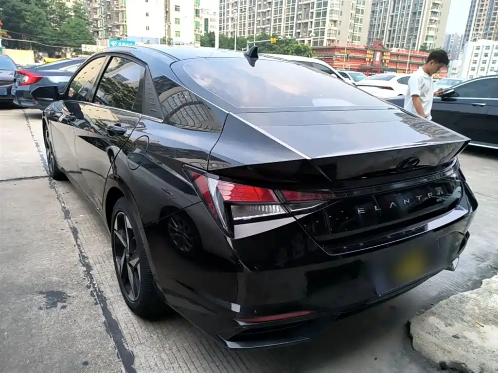 Hyundai Elantra 2021 1.5L CVT GLX Elite Edition фото 5