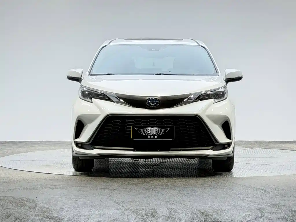 Фото 2 - Toyota Granvia