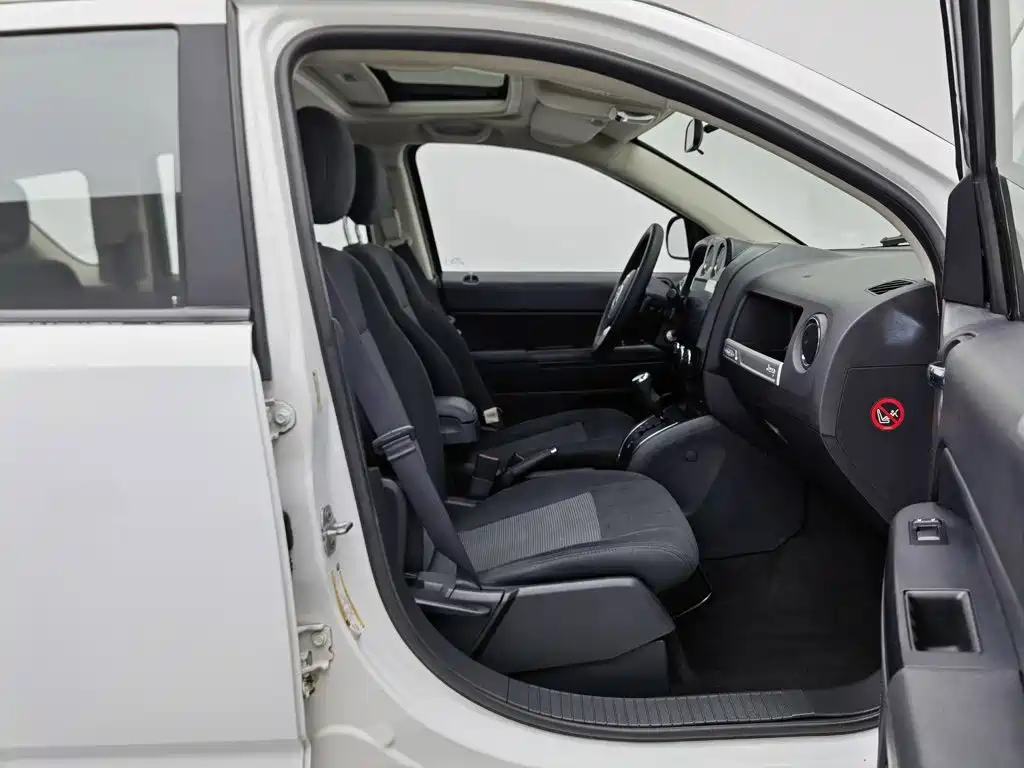 Jeep Compass (Import) 2015 2015 2.0L 2WD Sport